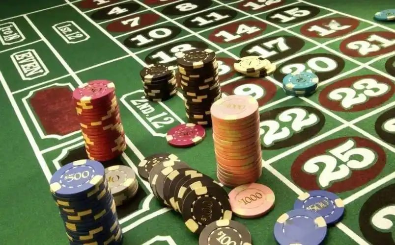 Live casino table-style entertainment with responsible gaming reminders